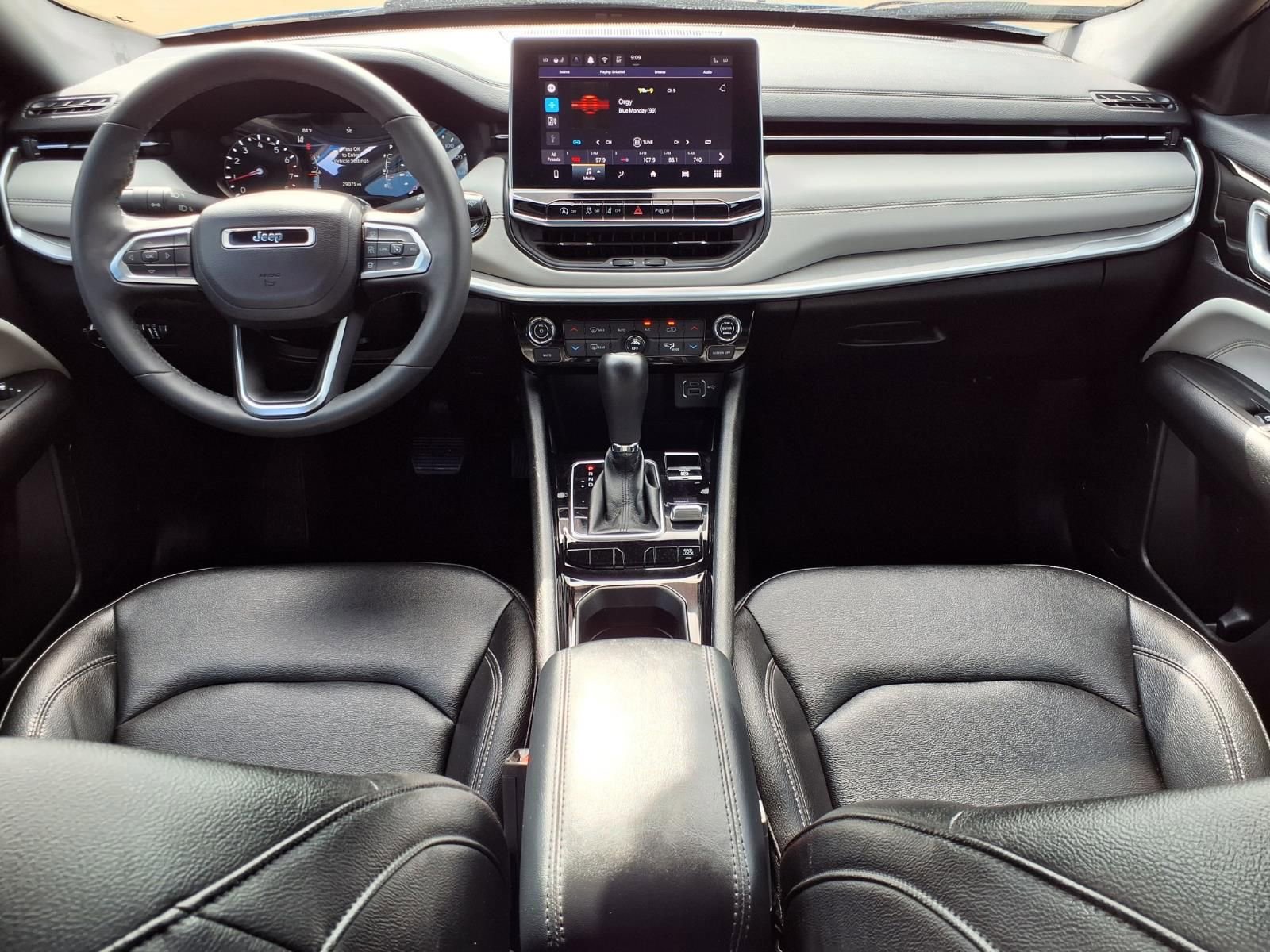 Used 2025 Jeep Compass Limited AWD/4WD image 9