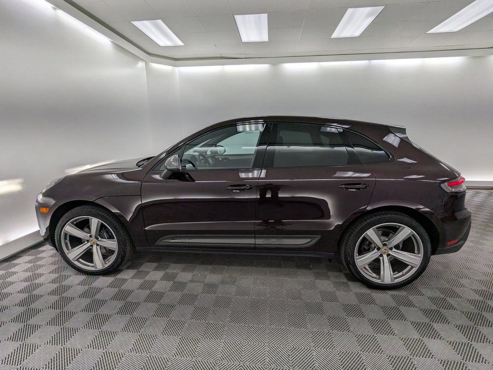 New 2026 Porsche Macan Turbo AWD/4WD image 2
