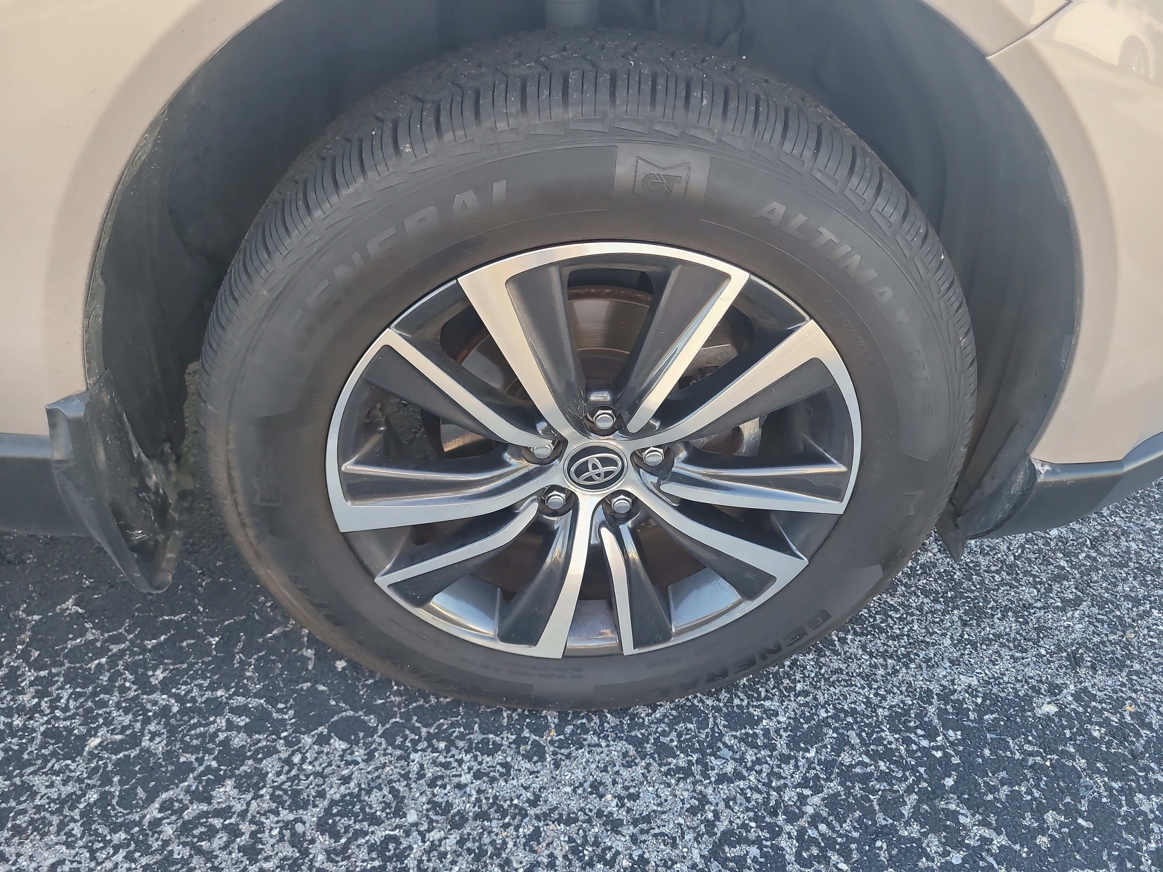 Used 2021 Toyota Venza LE AWD/4WD image 9