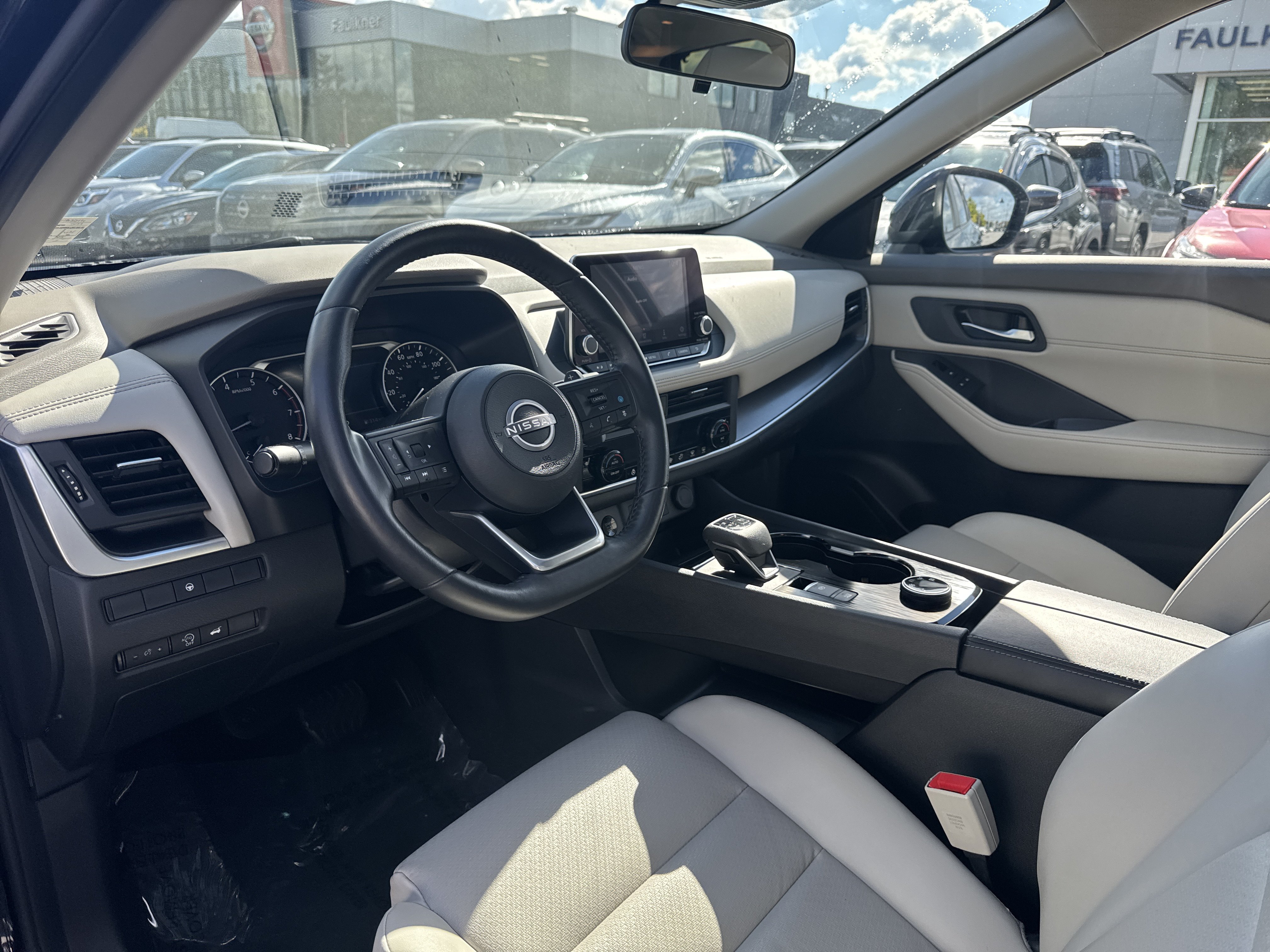 Used 2024 Nissan Rogue SV w/ SV Premium Package AWD/4WD image 13