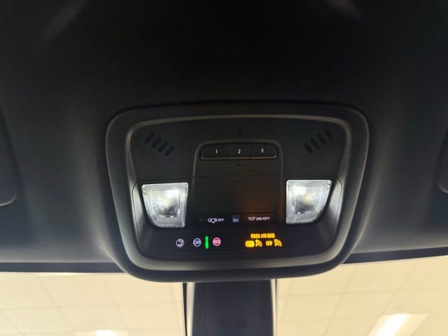 Used 2023 Chevrolet Traverse RS AWD/4WD image 20