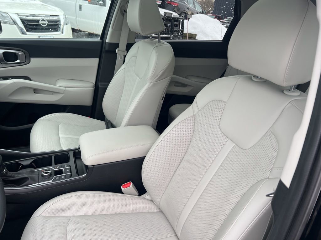 Certified 2025 Kia Sorento X-Line EX image 5