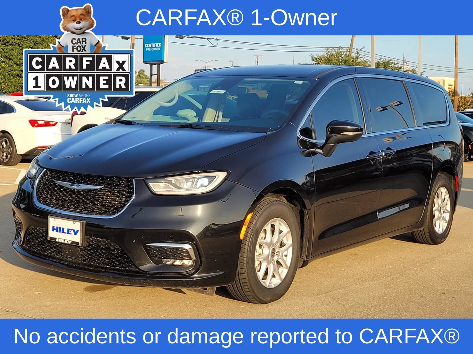 Used 2023 Chrysler Pacifica Touring-L FWD image 2