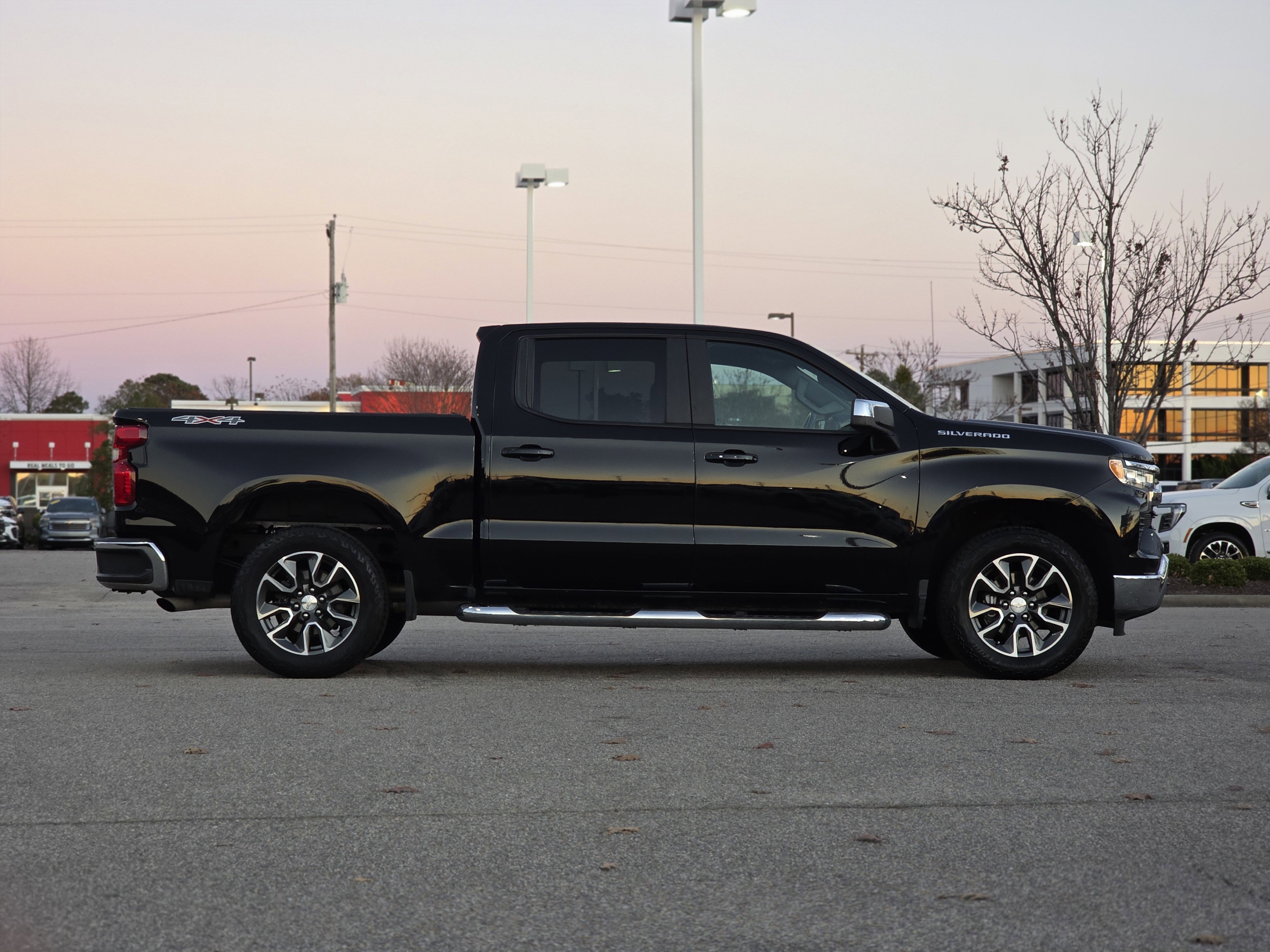 Used 2022 Chevrolet Silverado 1500 LT image 9