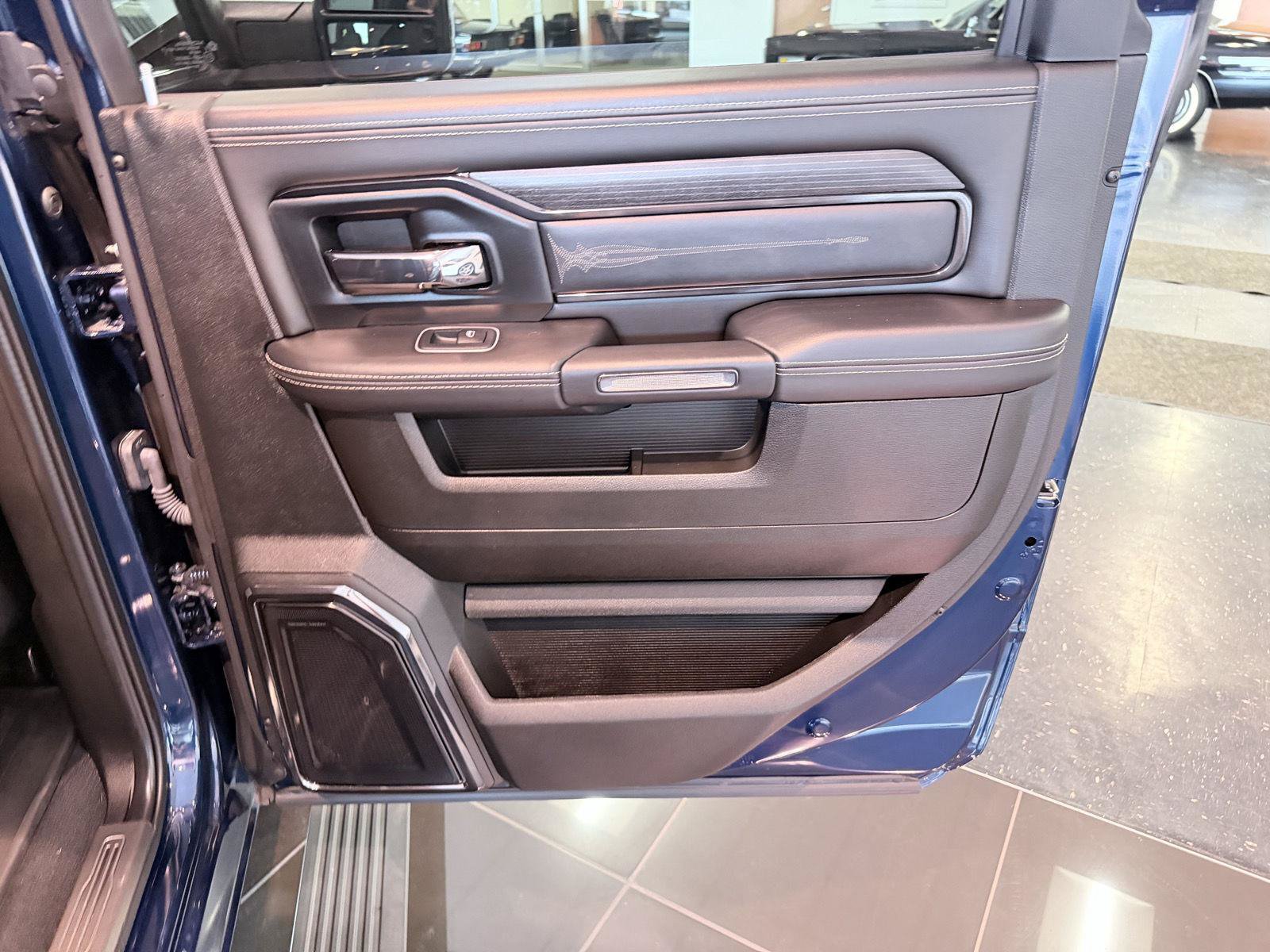Used 2024 RAM 3500 Limited AWD/4WD image 28