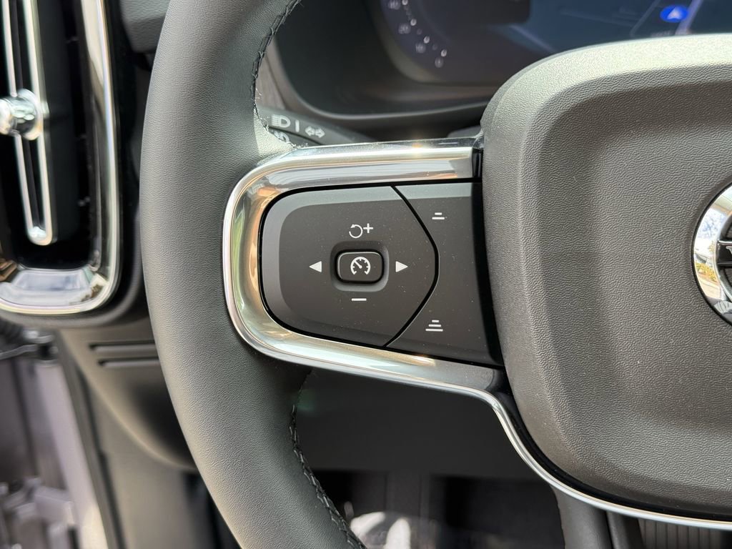 New 2026 Volvo XC40 B5 Core w/ Climate Package image 19