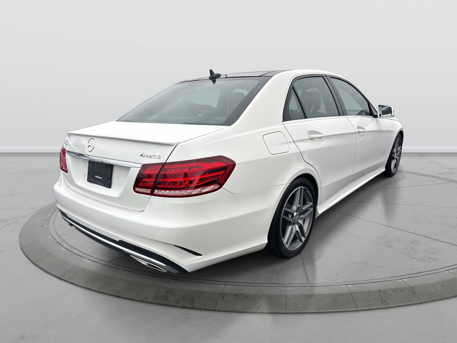 Used 2016 Mercedes-Benz E 350 4MATIC Sedan image 5