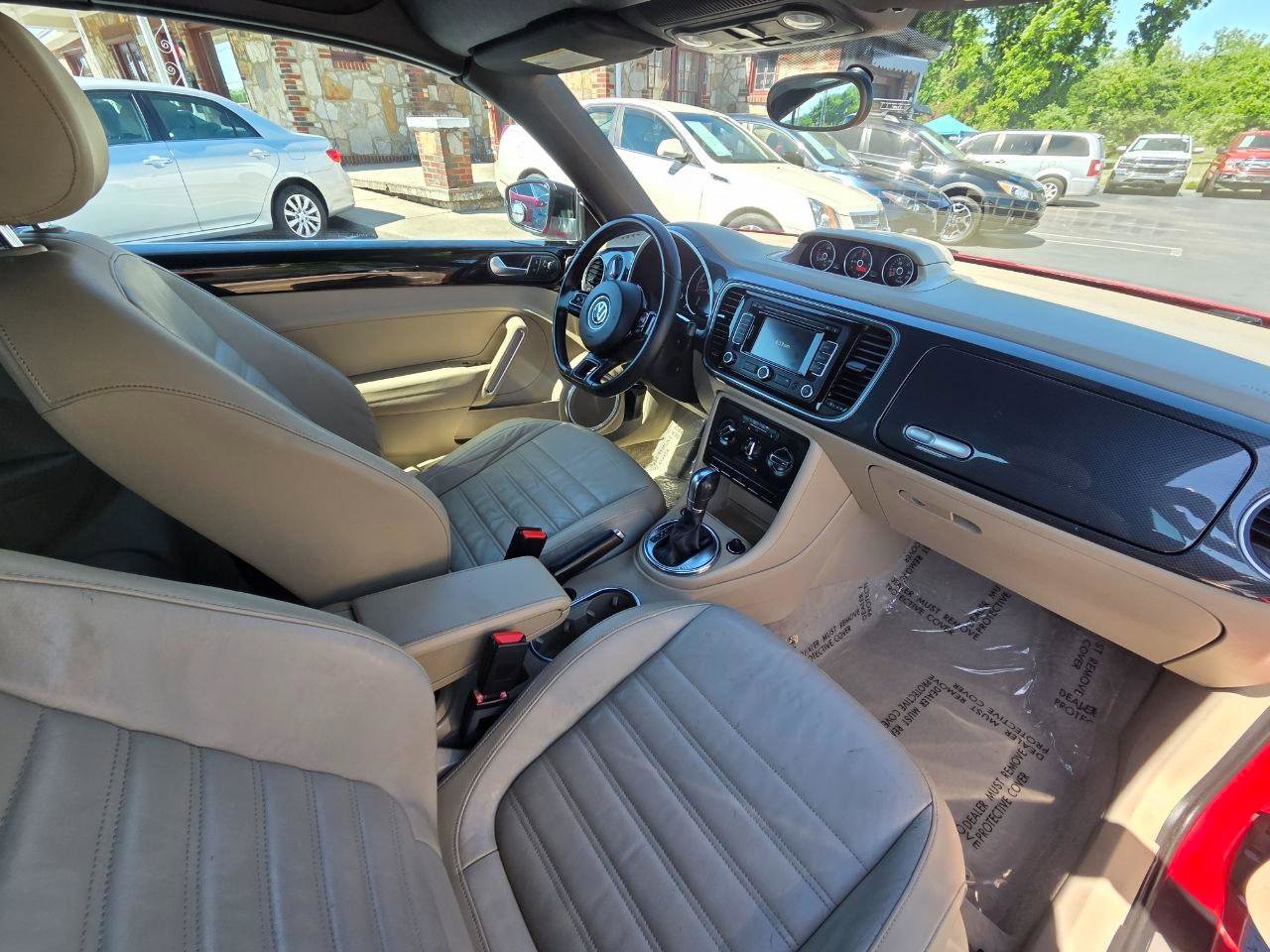 Used 2013 Volkswagen Beetle Turbo 60's Edition FWD image 16