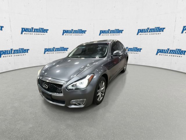 Used 2018 INFINITI Q70 Luxe w/ Cargo Package image 4