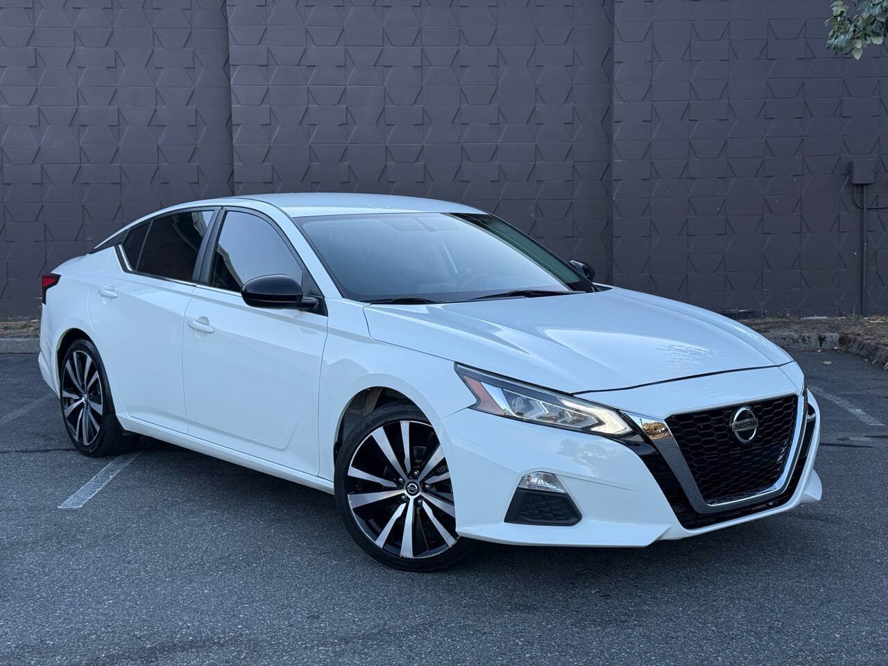 Used 2019 Nissan Altima 2.5 SR FWD image 3