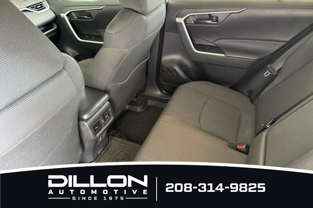 Used 2022 Toyota RAV4 LE AWD/4WD image 12