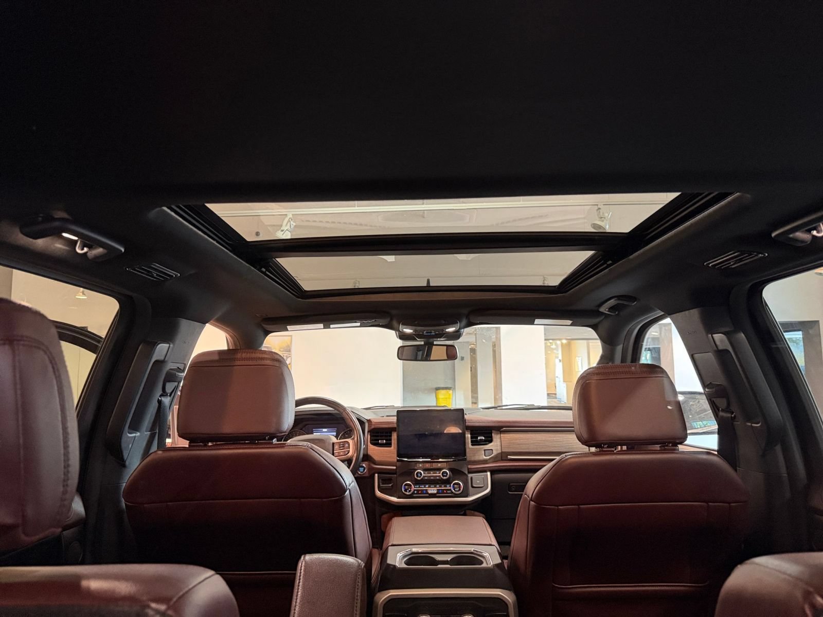 Used 2024 Ford Expedition Limited AWD/4WD image 25