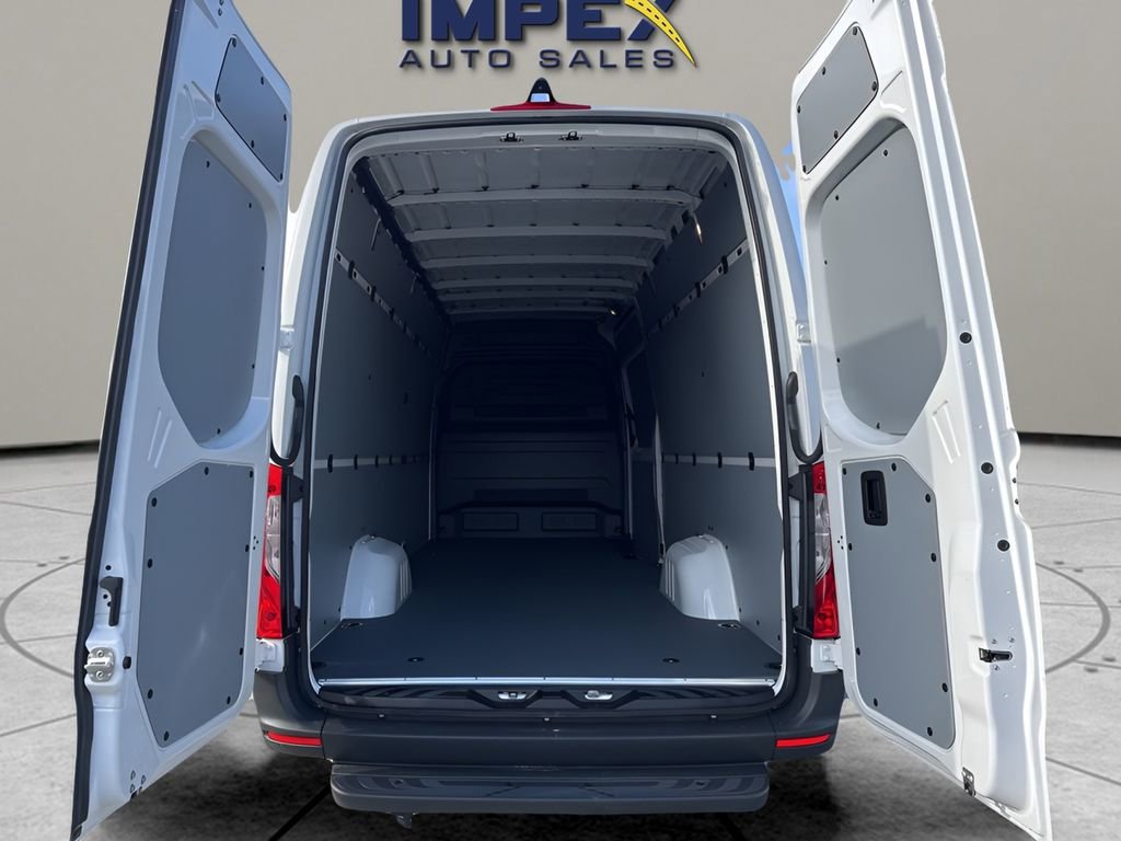 Used 2024 Mercedes-Benz eSprinter 170 Cargo image 22