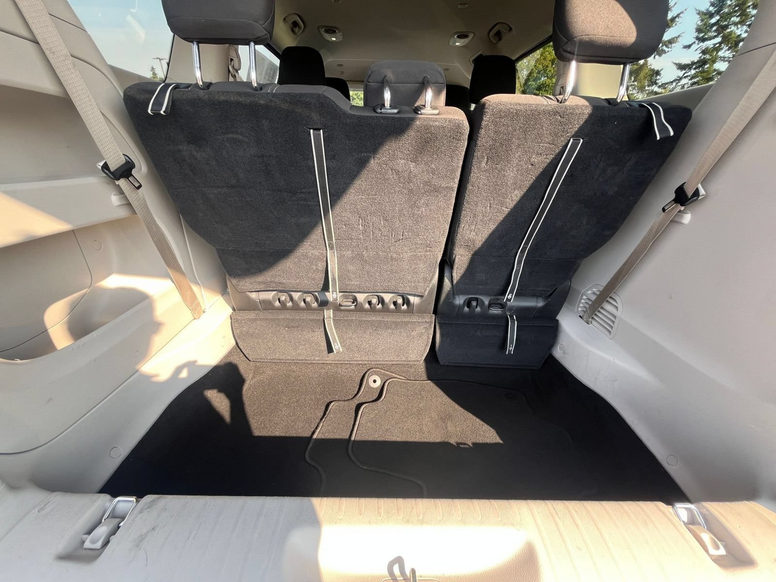 Used 2024 Chrysler Voyager LX FWD image 33