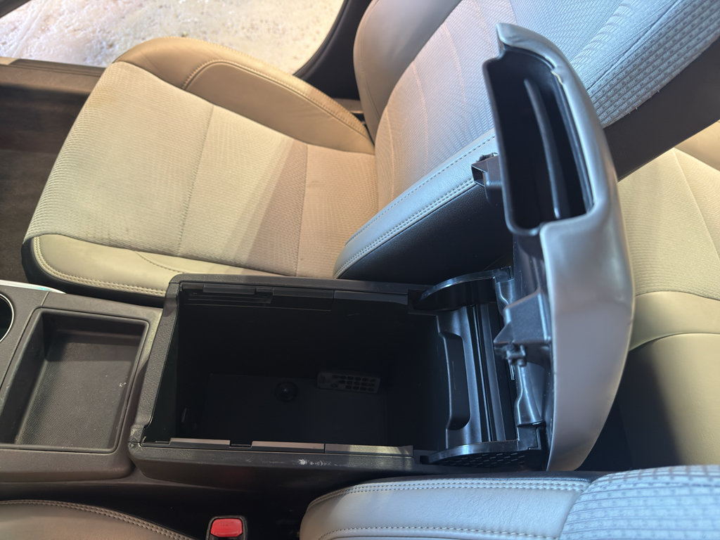 Used 2016 Toyota Camry SE FWD image 21