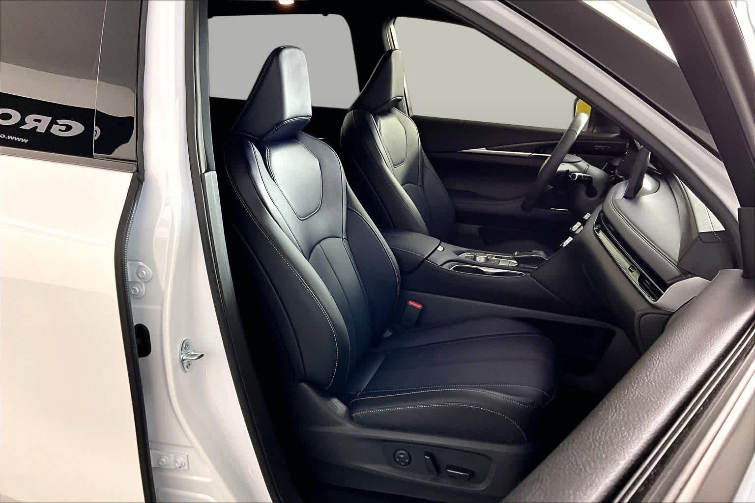 Used 2026 INFINITI QX60 Sport AWD/4WD image 9