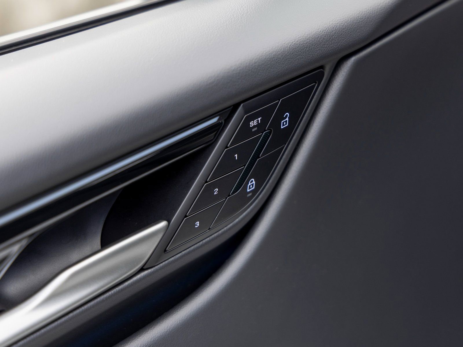 New 2025 Porsche Macan Electric image 23