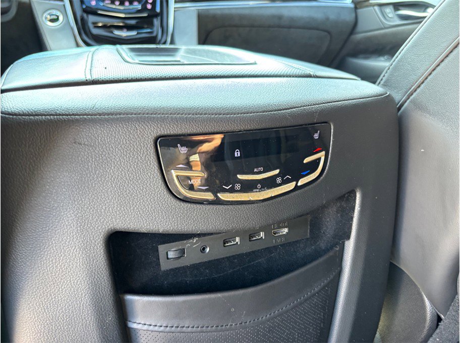Used 2019 Cadillac Escalade ESV Platinum image 44