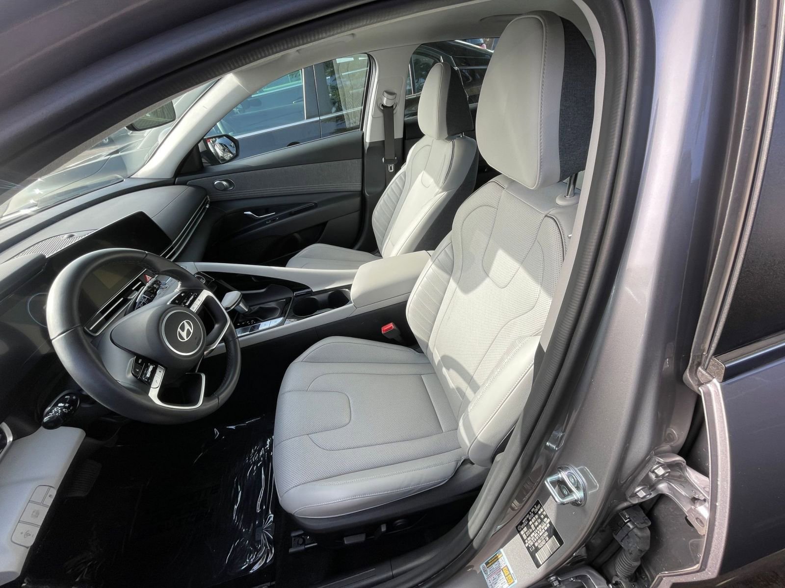 Used 2025 Hyundai Elantra Limited image 36