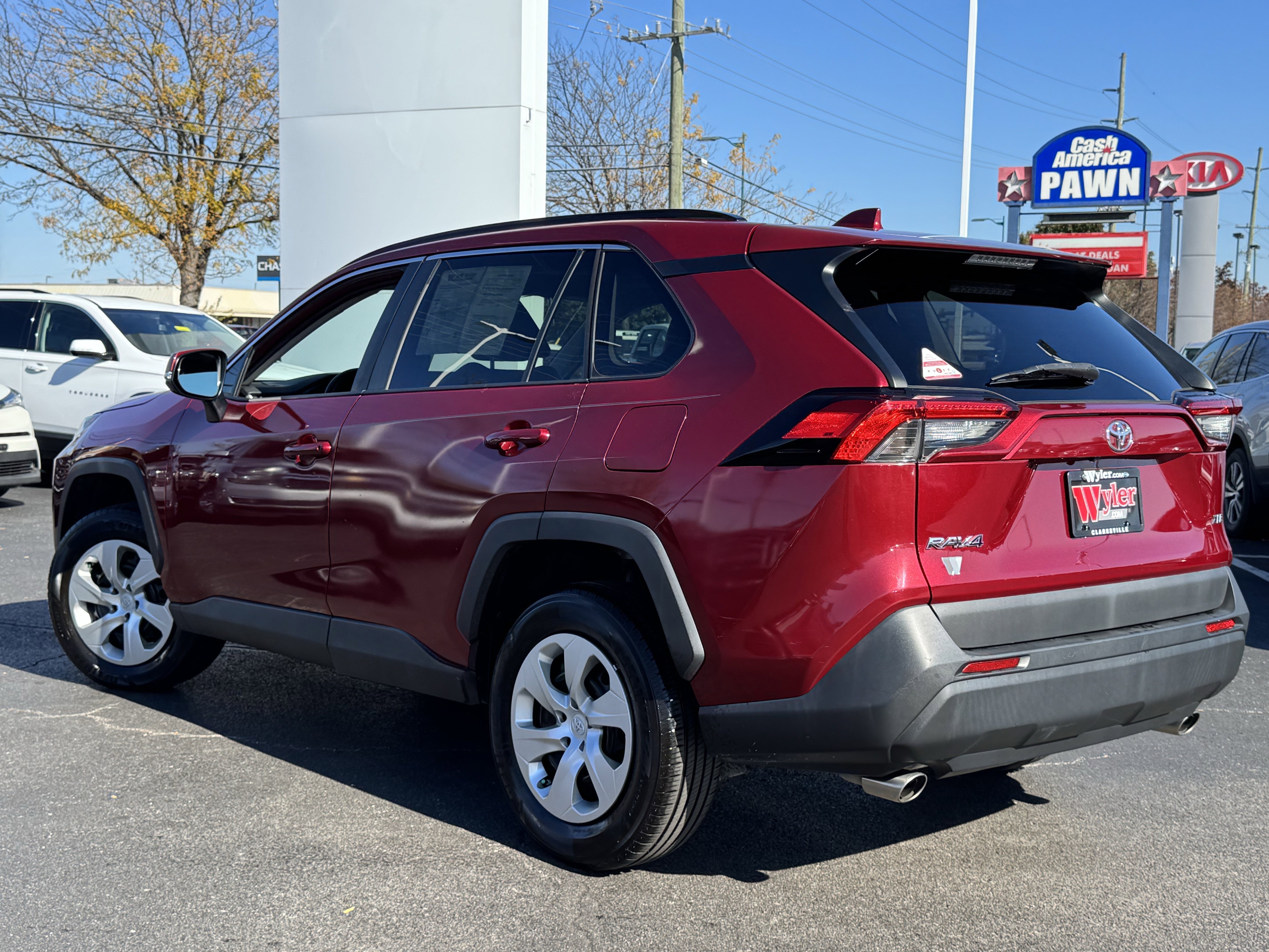 Used 2020 Toyota RAV4 XLE Premium image 17