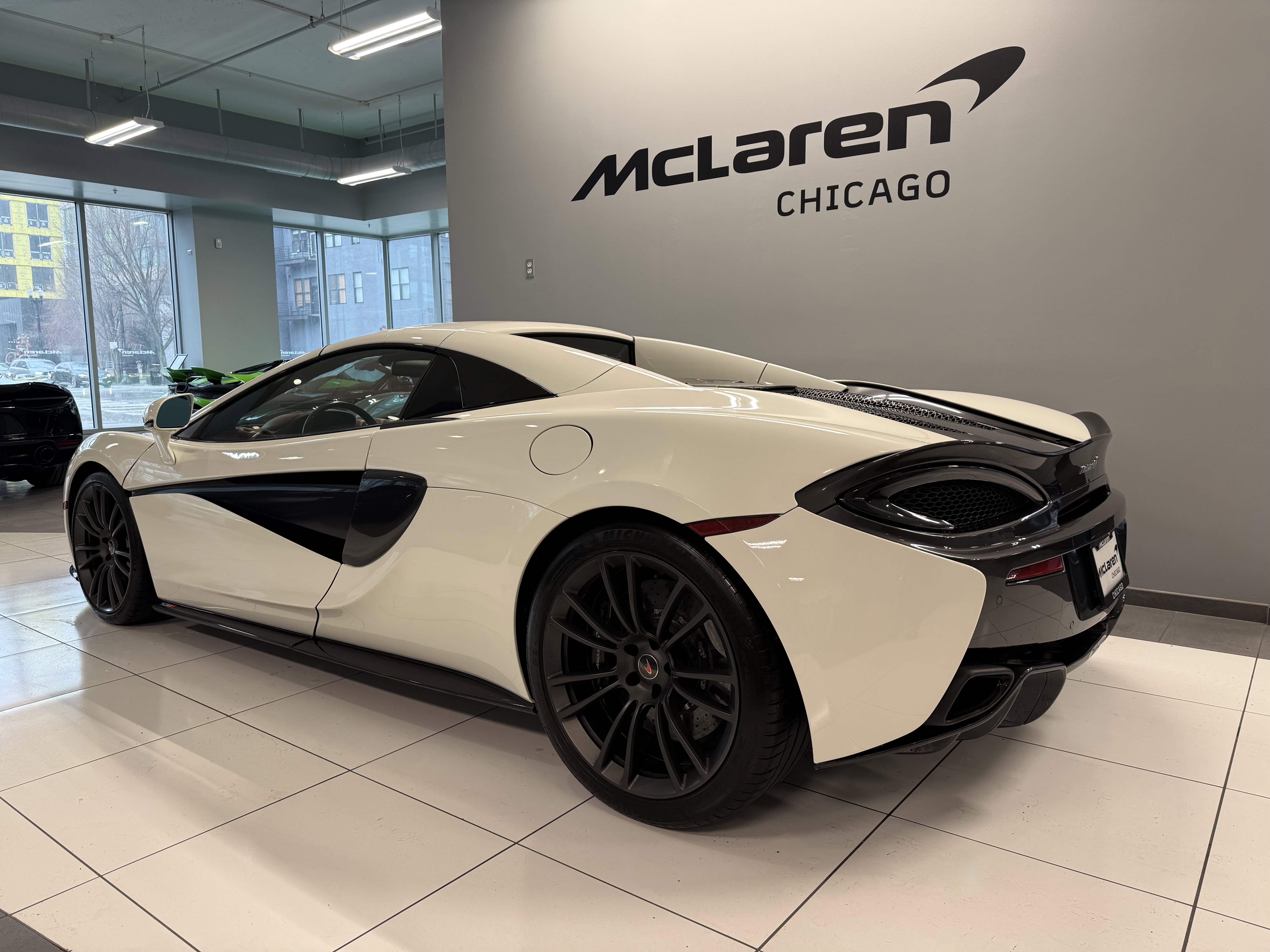 Used 2018 McLaren 570S Spider image 3