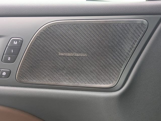 Certified 2023 Volvo V60 B5 Cross Country Plus w/ Climate Package image 24