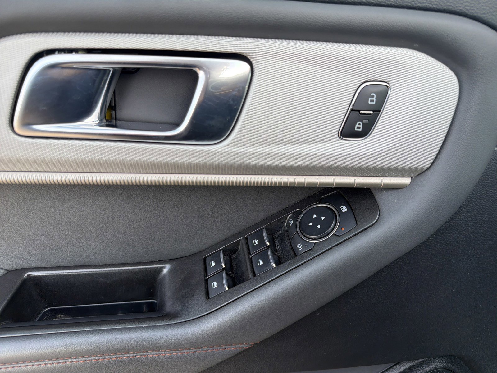 Used 2025 Ford Explorer Active image 19