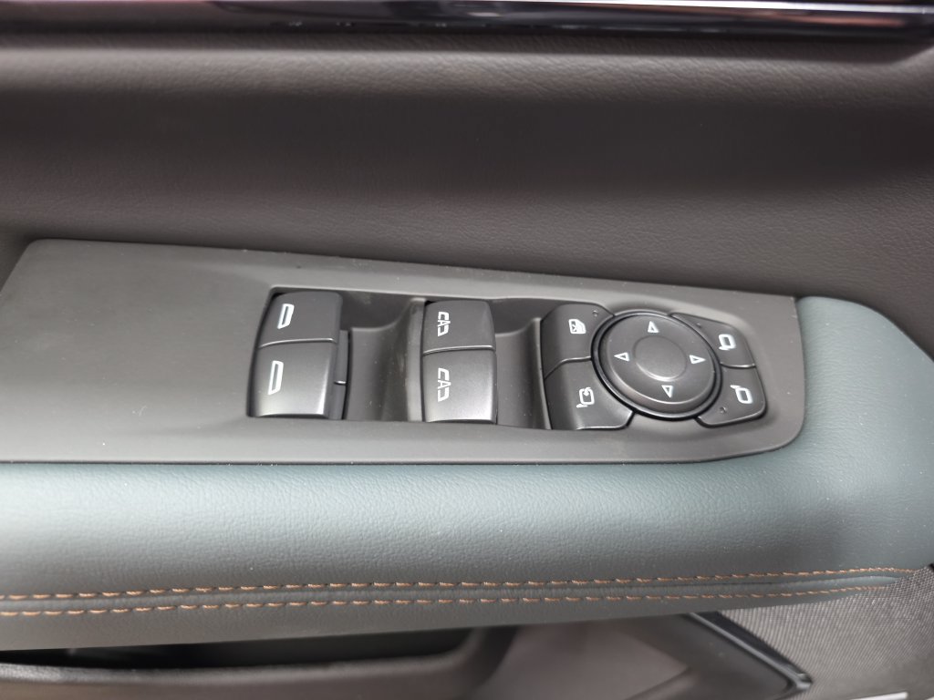 New 2026 GMC Yukon XL AT4 w/ AT4 Premium Plus Package AWD/4WD image 27