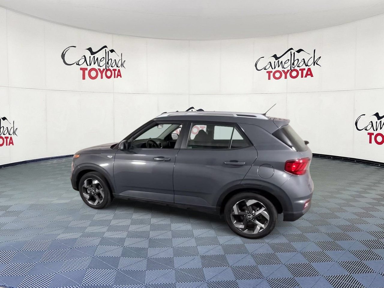 Used 2025 Hyundai Venue SEL FWD image 8