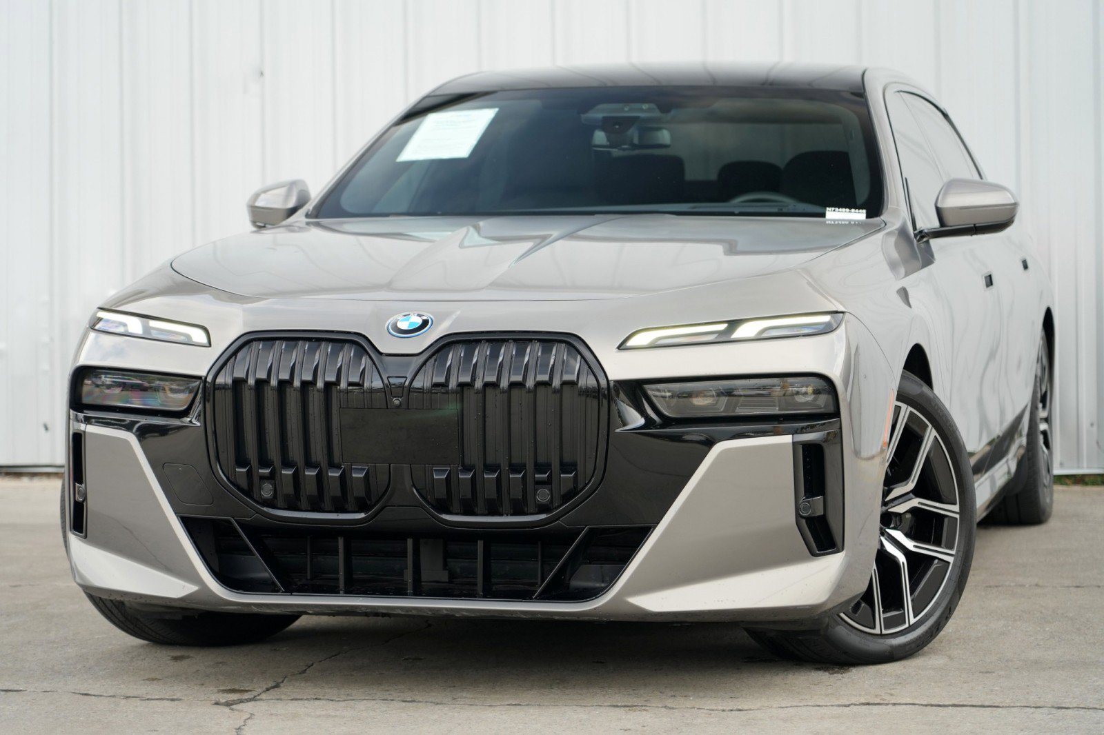 Used 2023 BMW i7 xDrive60 image 3