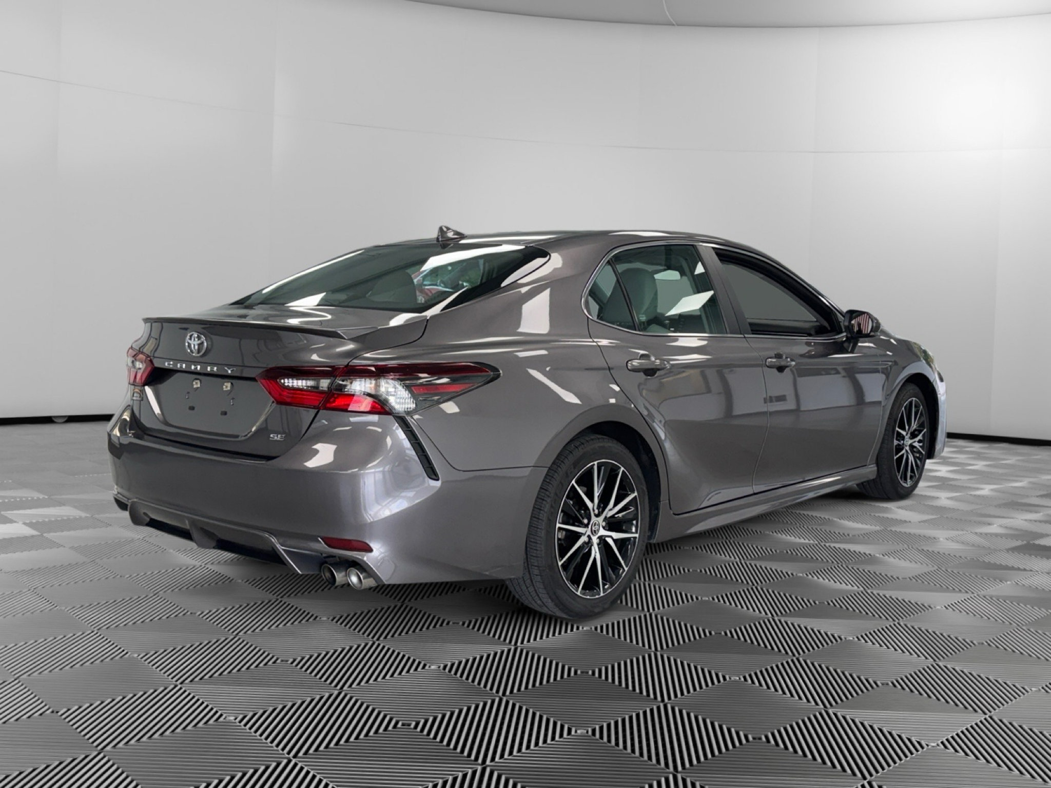 Used 2023 Toyota Camry SE FWD image 8