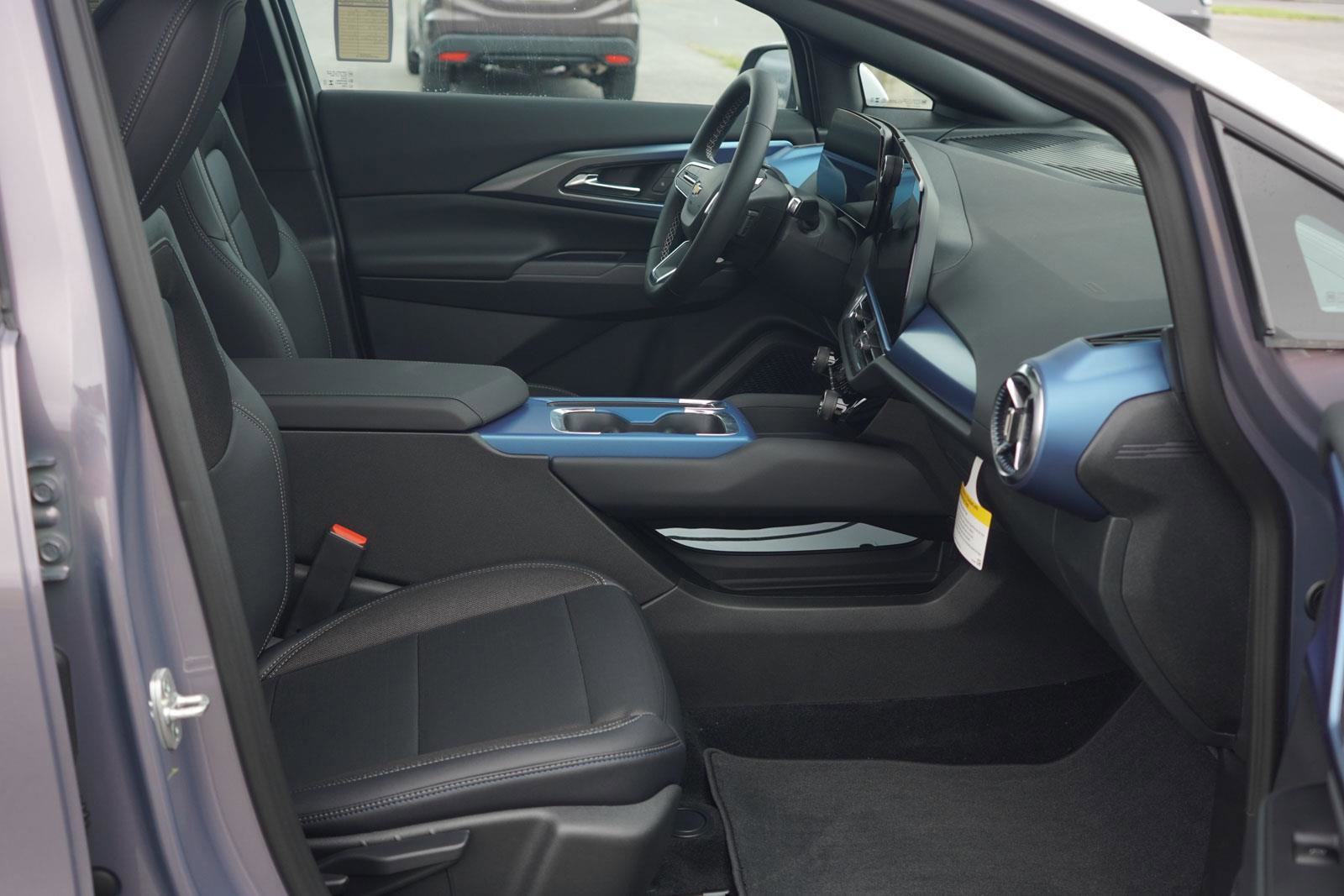 New 2025 Chevrolet Equinox EV LT image 29