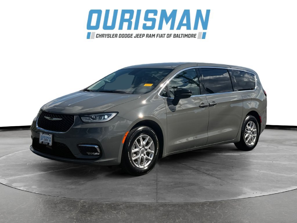 Used 2024 Chrysler Pacifica Touring-L FWD image 2