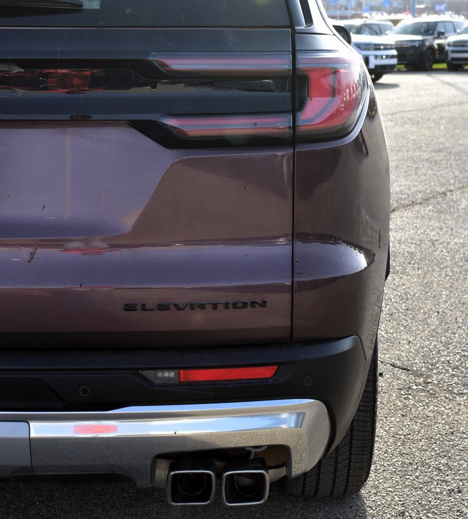 Used 2025 GMC Acadia Elevation image 9