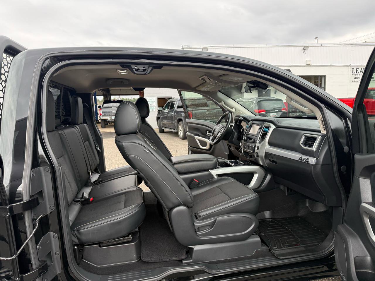 Used 2017 Nissan Titan PRO-4X image 19