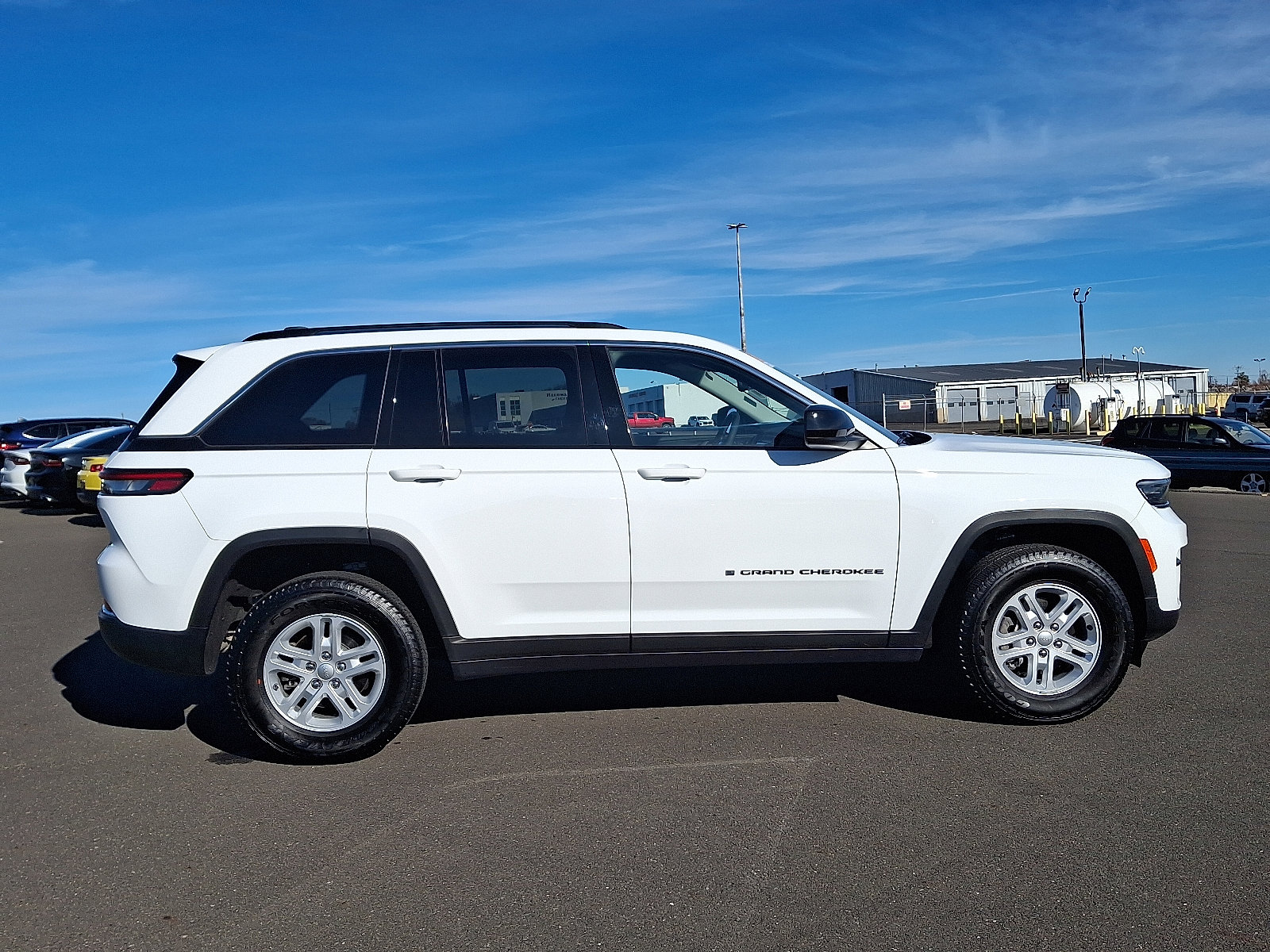 Certified 2024 Jeep Grand Cherokee Laredo image 7