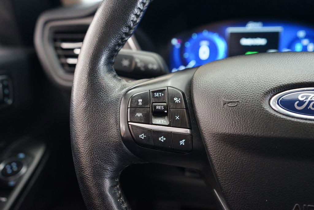 Used 2020 Ford Escape Titanium image 32