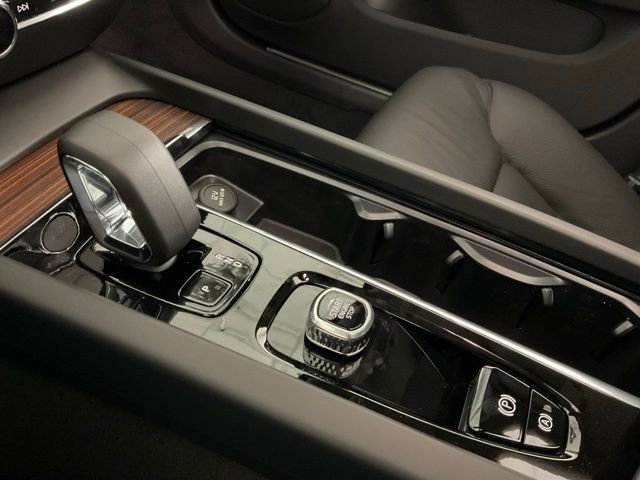 New 2026 Volvo V60 B5 Cross Country Plus w/ Protection Package Premier image 18