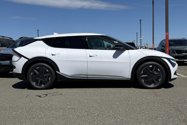New 2026 Kia EV6 Light RWD image 3