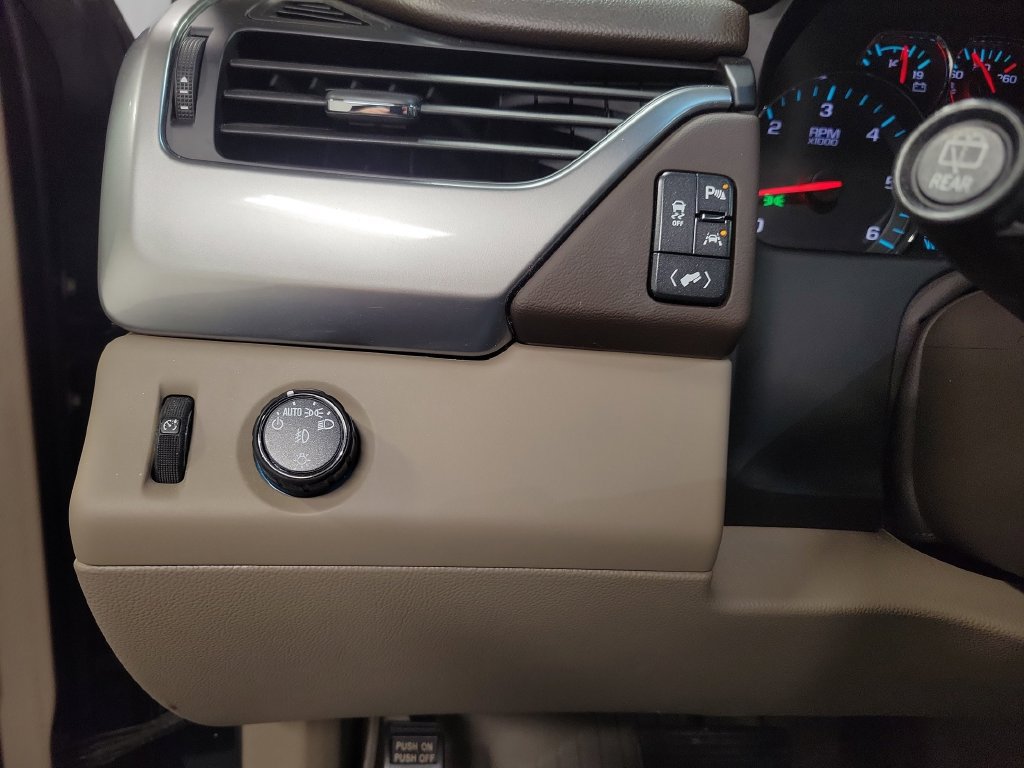 Used 2020 Chevrolet Tahoe LT w/ Luxury Package RWD image 30