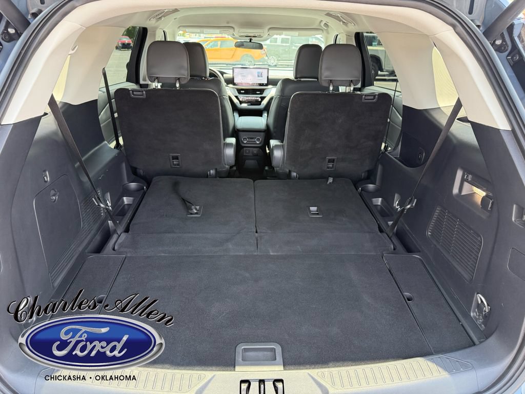 Used 2025 Ford Explorer Active w/ Active Comfort Package RWD image 19