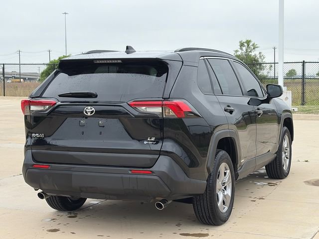 Used 2025 Toyota RAV4 LE AWD/4WD image 9