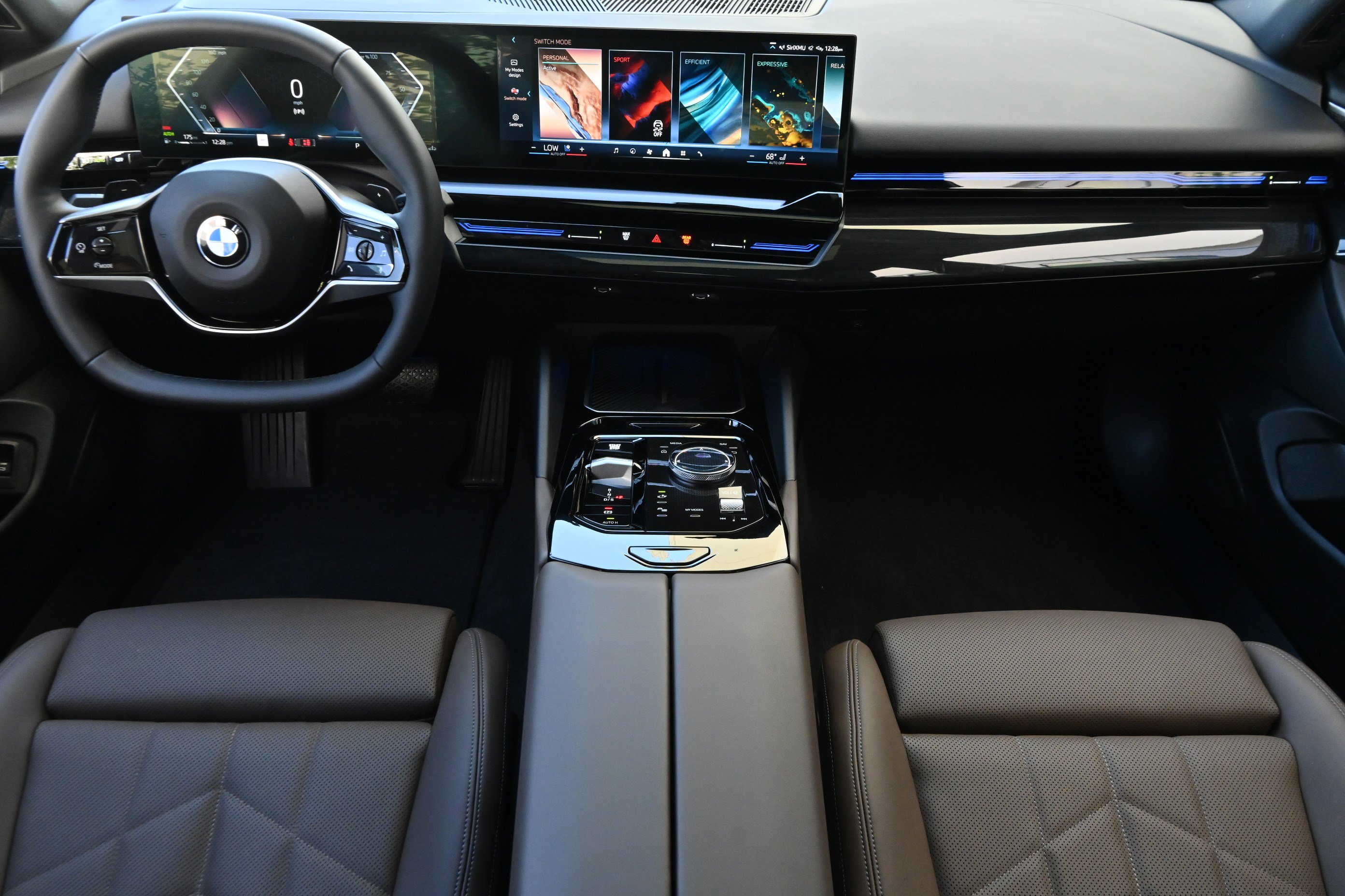 Used 2025 BMW 530i w/ Premium Package RWD image 15