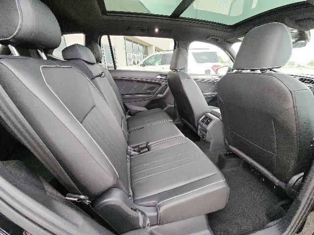 Used 2023 Volkswagen Tiguan SE R-Line FWD image 8