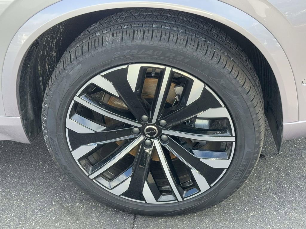Certified 2026 Volvo XC90 B6 Plus w/ Protection Package Premier image 6