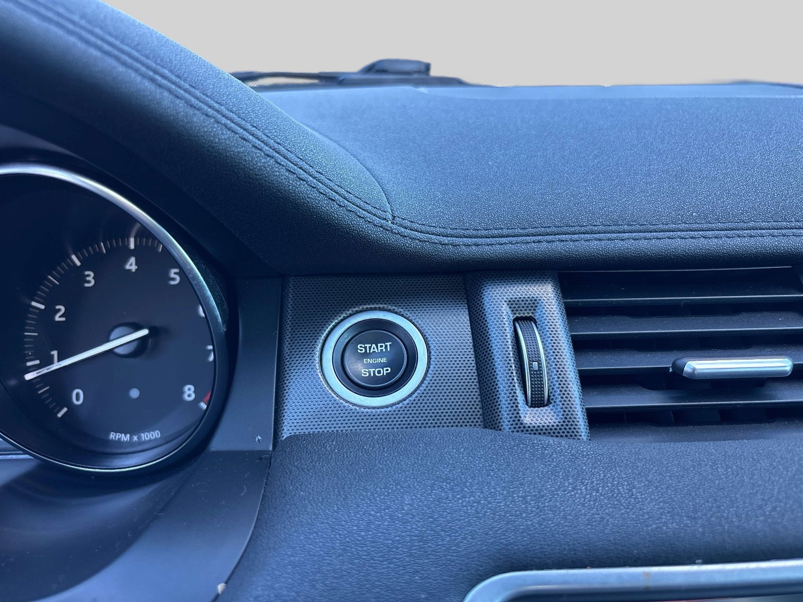 Used 2018 Land Rover Range Rover Evoque image 29