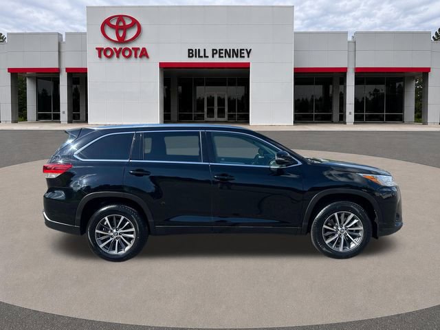 Used 2019 Toyota Highlander XLE FWD image 6