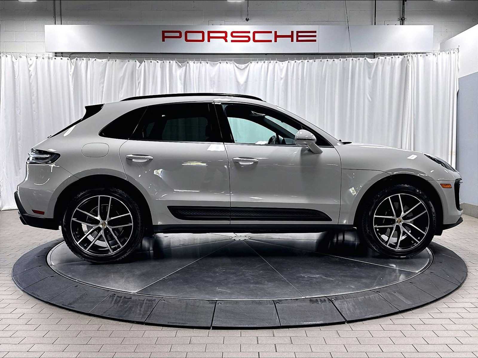 Used 2023 Porsche Macan AWD/4WD image 10