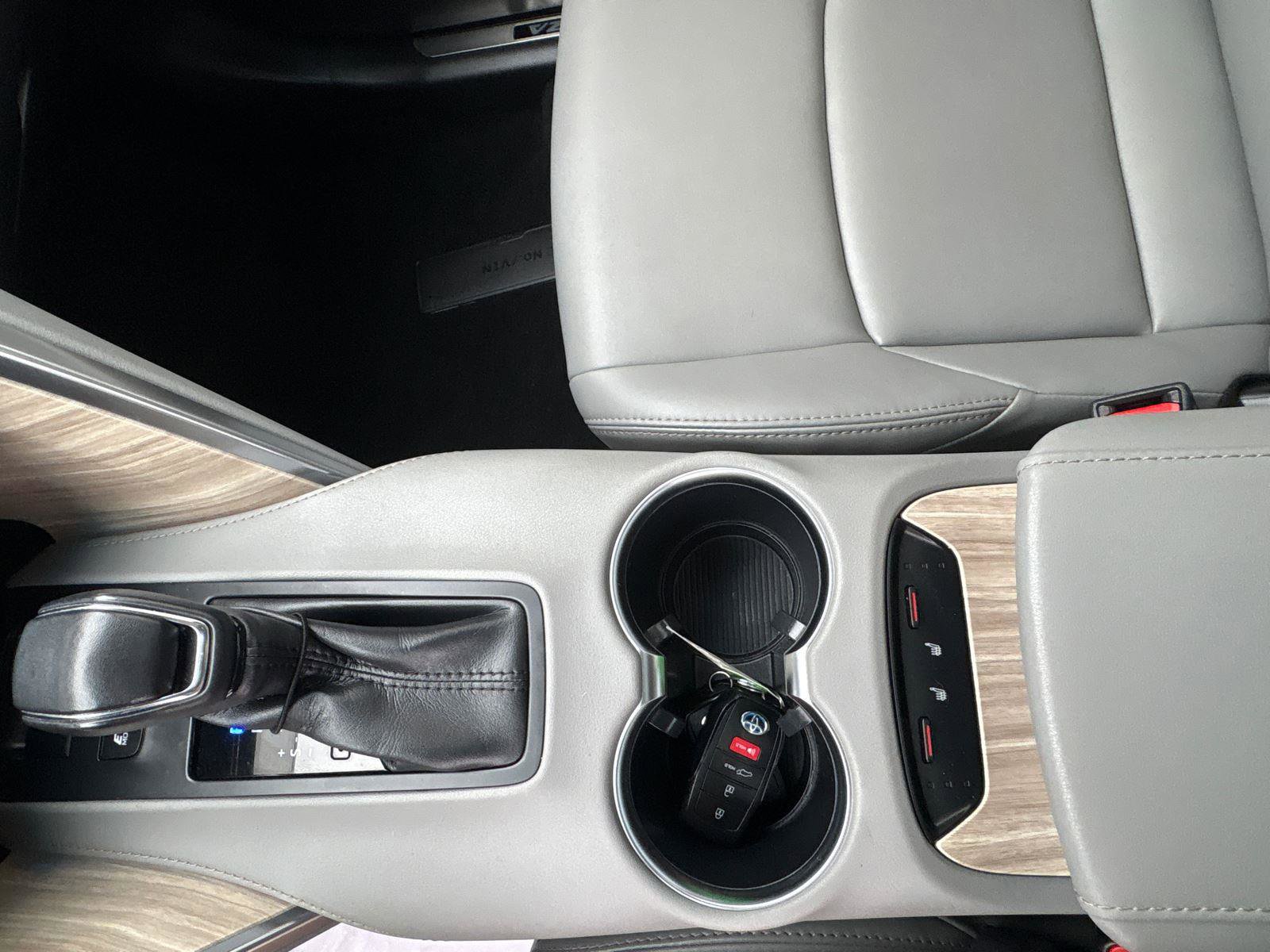 Used 2022 Toyota Venza XLE AWD/4WD image 27