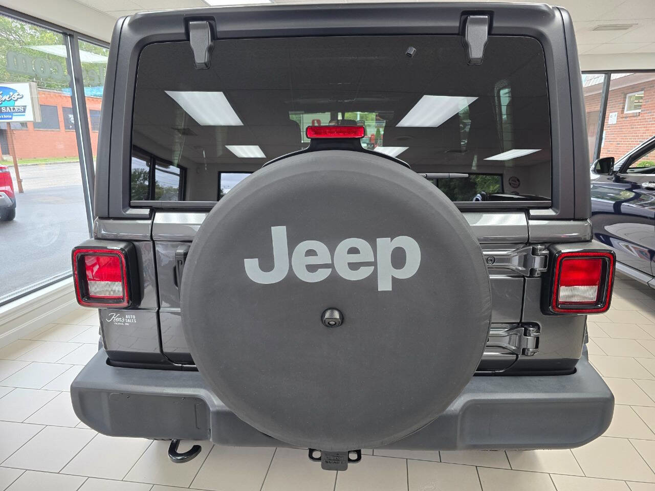 Used 2022 Jeep Wrangler Unlimited Sport image 9